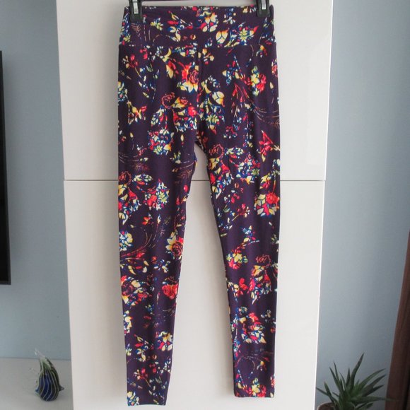LuLaRoe Dark Floral leggings Purple, High Rise, 26" Inseam, OS One-size or Small - Picture 2 of 6